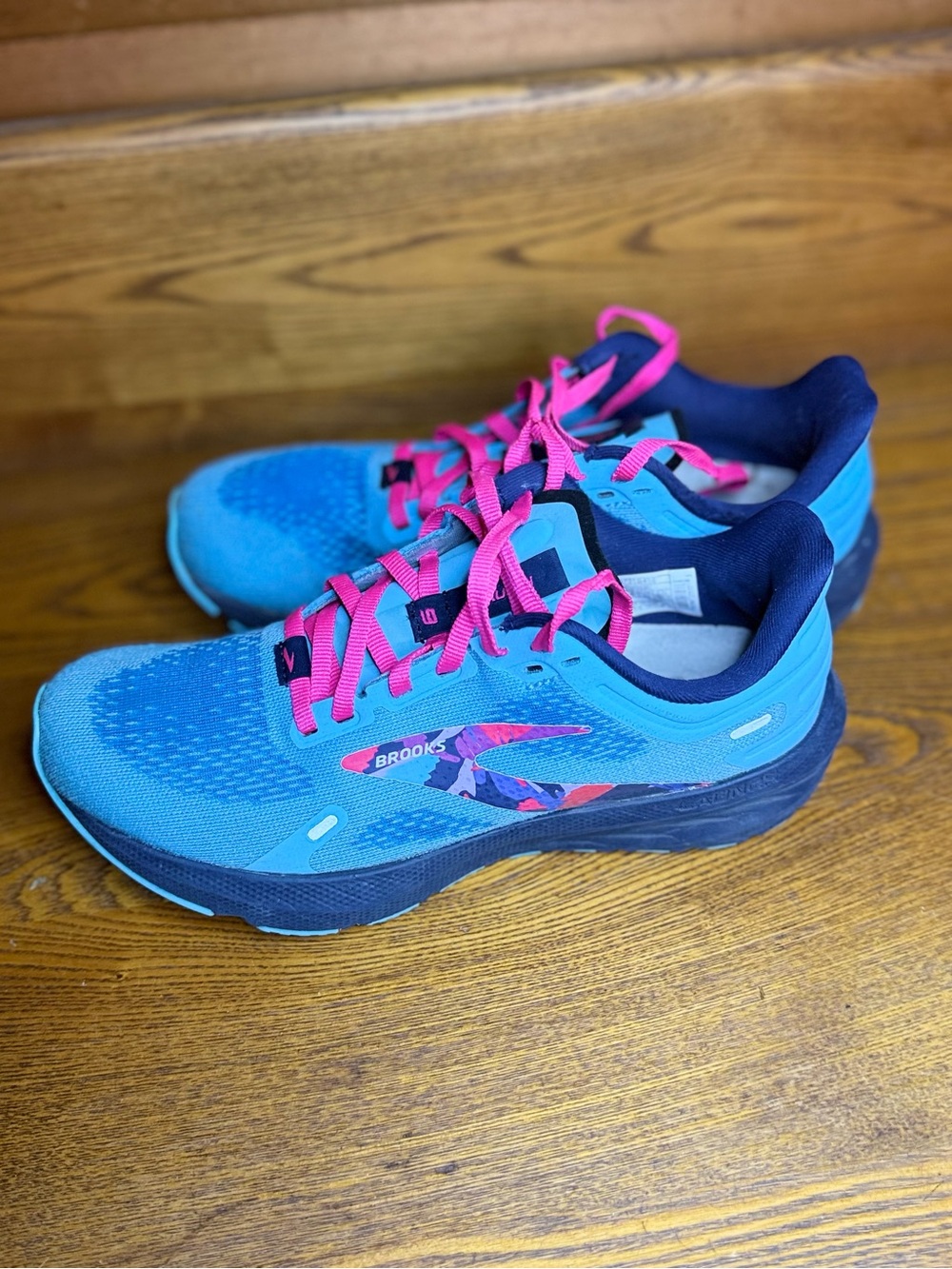 Brooks Launch 9 Women's Blue Athletic Shoes with Pink Laces S6